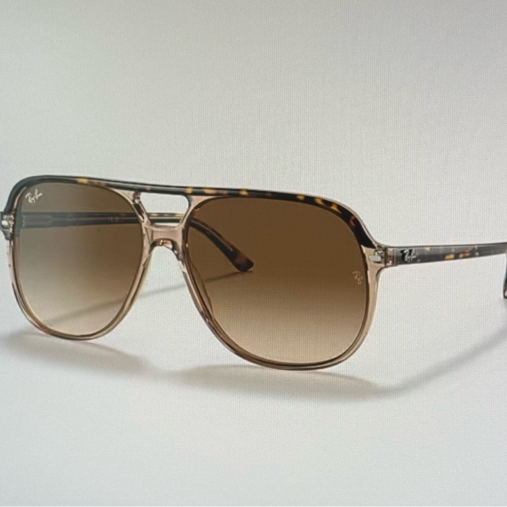 New, without tags. Ray Ban sunglasses. Style; Bill.